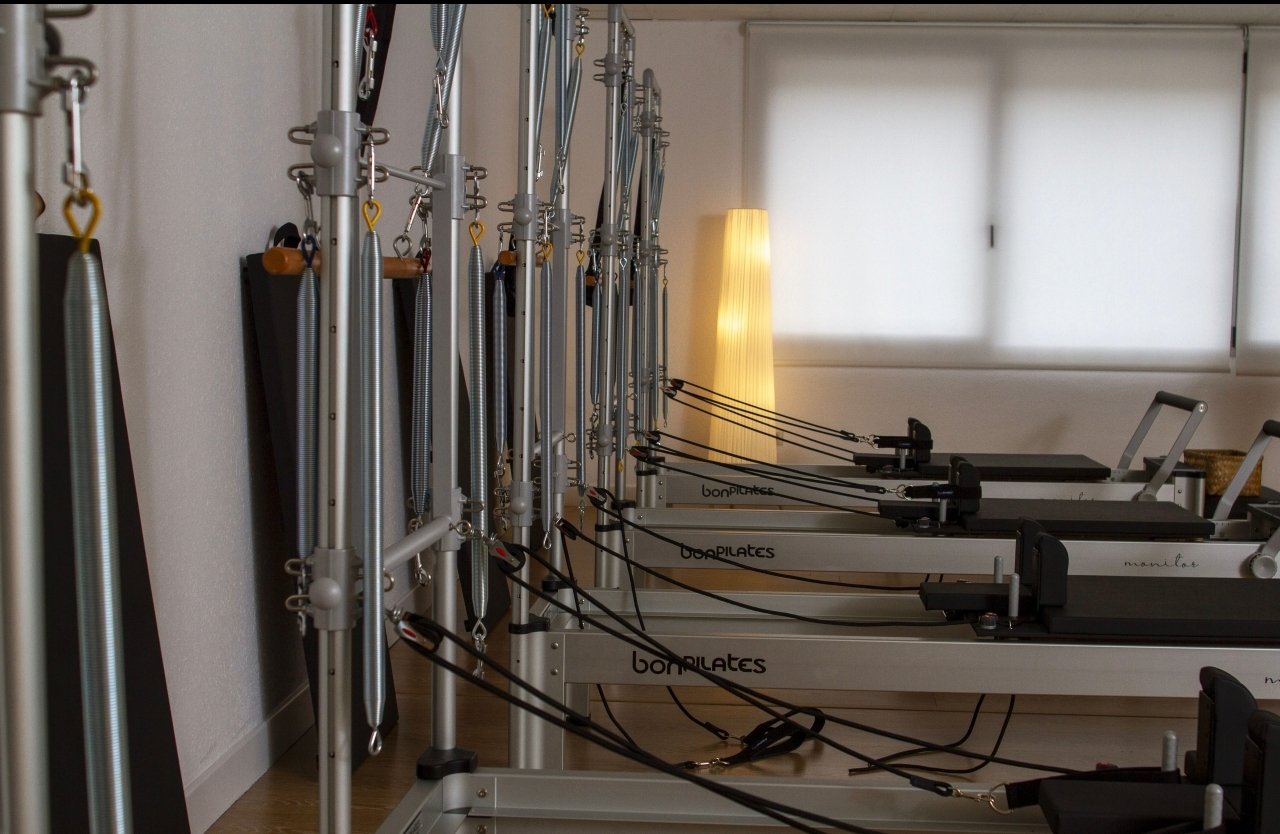 Row of Bonpilates Monitor Aluminium Reformers with Tower in commercial studio use