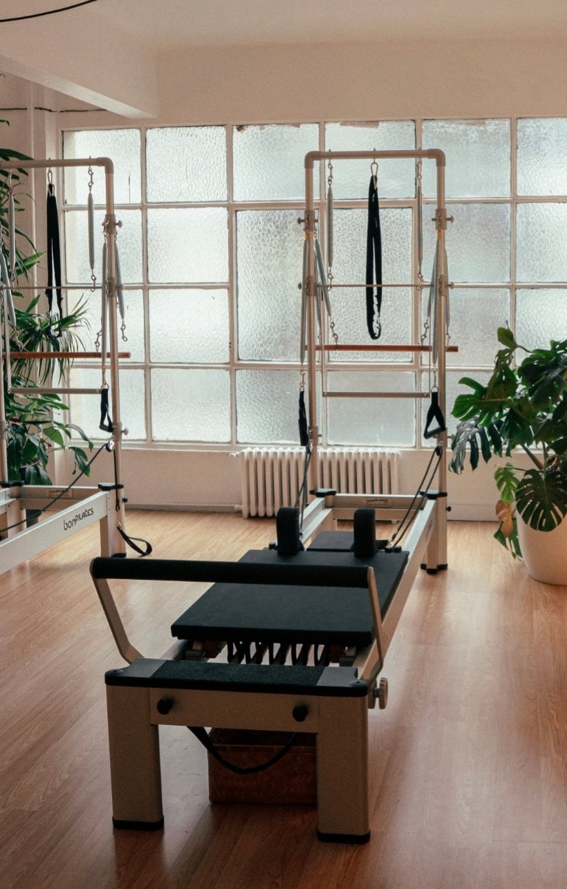 Bonpilates Monitor Aluminium Reformer with Tower, general view showing carriage, rails, and tower unit